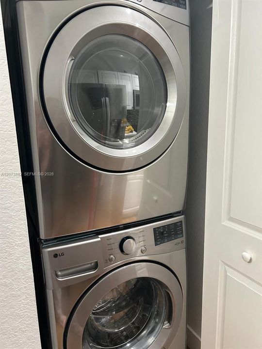 For Rent: $2,300 (3 beds, 2 baths, 1169 Square Feet)