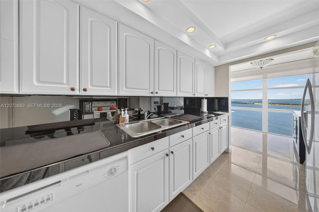 For Rent: $8,500 (3 beds, 2 baths, 1995 Square Feet)