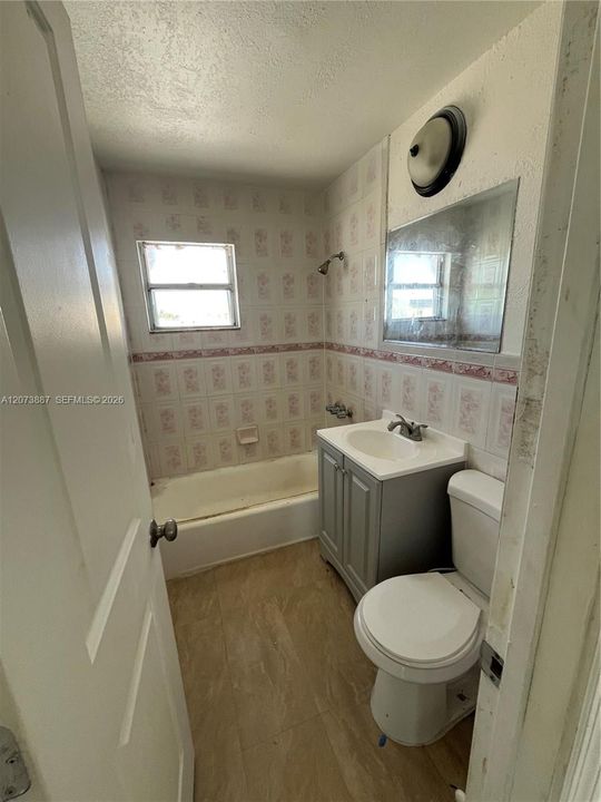 For Rent: $3,400 (4 beds, 2 baths, 1211 Square Feet)