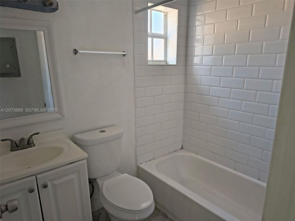 For Rent: $1,900 (2 beds, 1 baths, 1887 Square Feet)