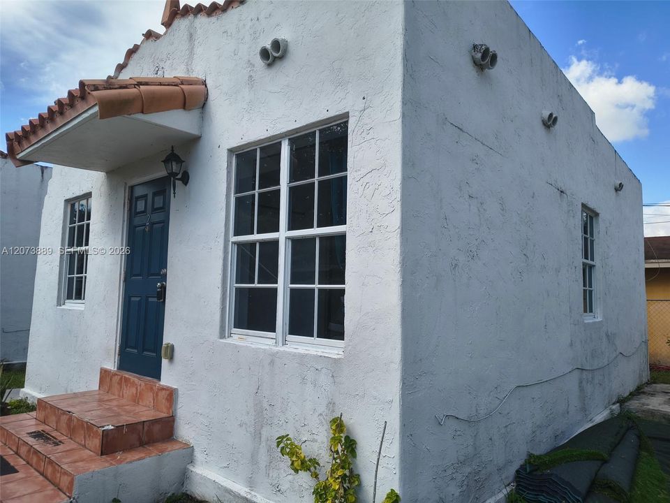 For Rent: $1,900 (2 beds, 1 baths, 1887 Square Feet)