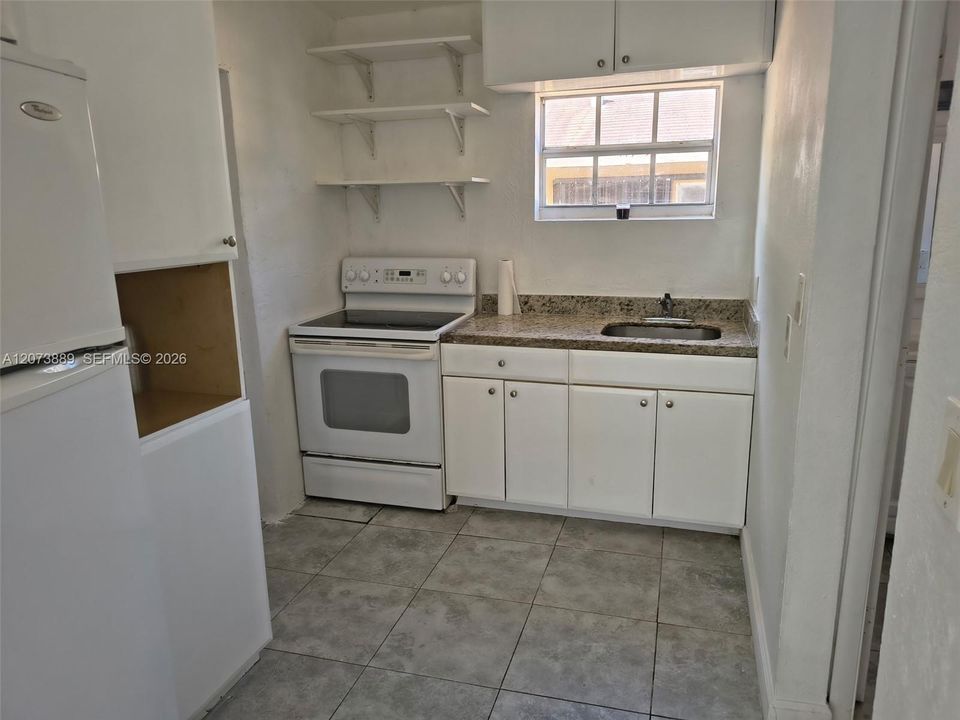 For Rent: $1,900 (2 beds, 1 baths, 1887 Square Feet)