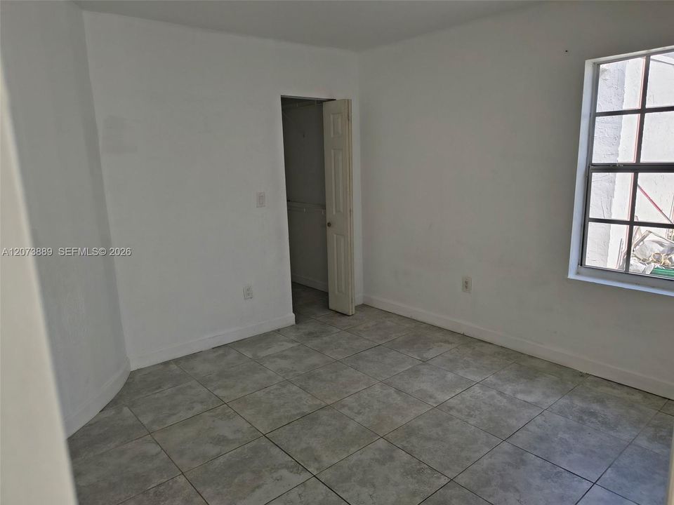 For Rent: $1,900 (2 beds, 1 baths, 1887 Square Feet)