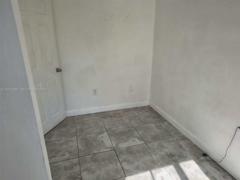For Rent: $1,900 (2 beds, 1 baths, 1887 Square Feet)