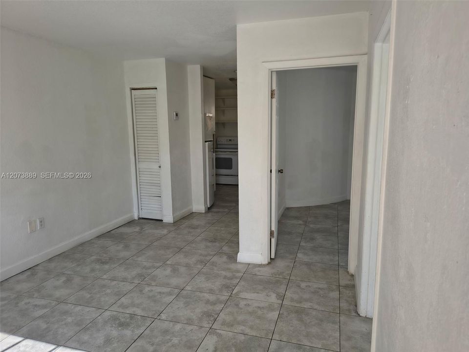 For Rent: $1,900 (2 beds, 1 baths, 1887 Square Feet)