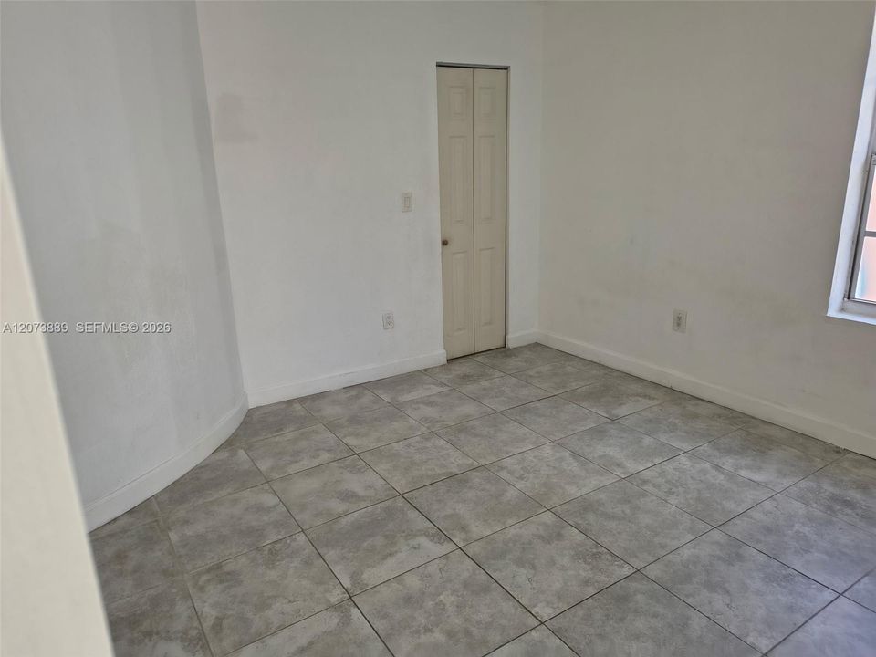 For Rent: $1,900 (2 beds, 1 baths, 1887 Square Feet)