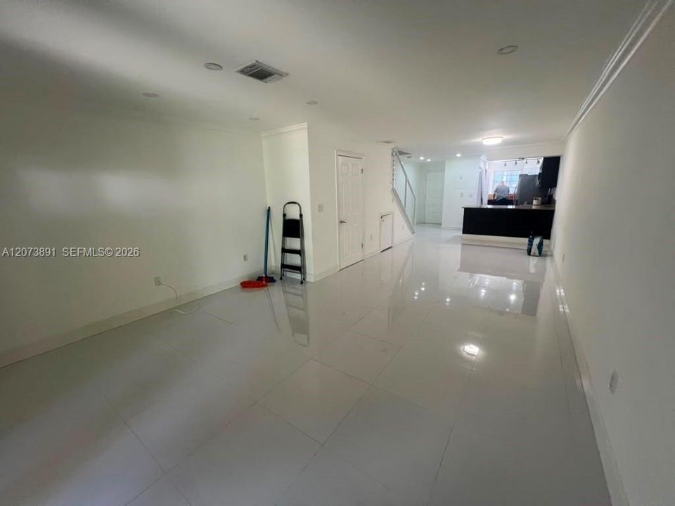 For Rent: $2,450 (2 beds, 2 baths, 1210 Square Feet)