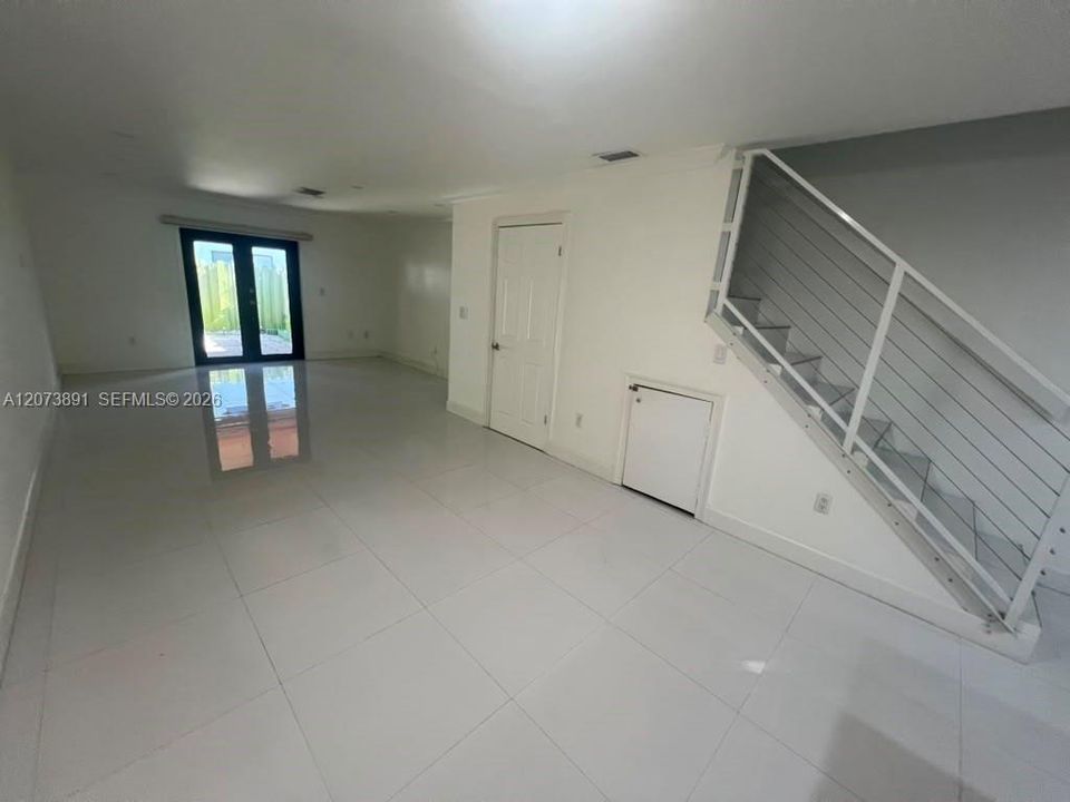 For Rent: $2,450 (2 beds, 2 baths, 1210 Square Feet)