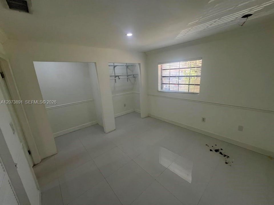 For Rent: $2,450 (2 beds, 2 baths, 1210 Square Feet)