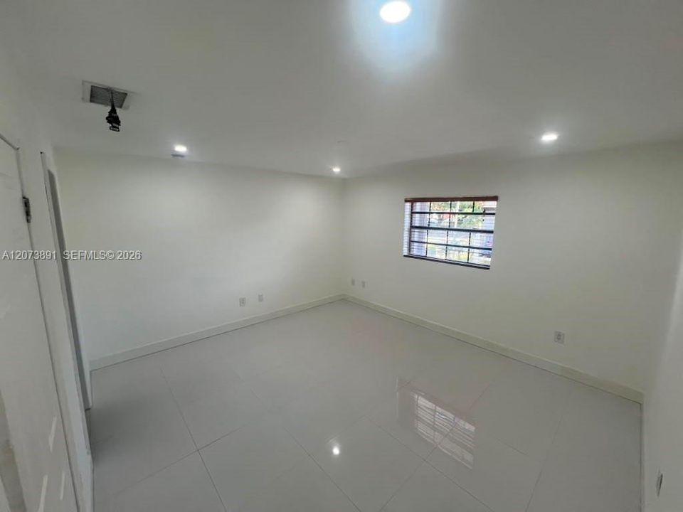 For Rent: $2,450 (2 beds, 2 baths, 1210 Square Feet)