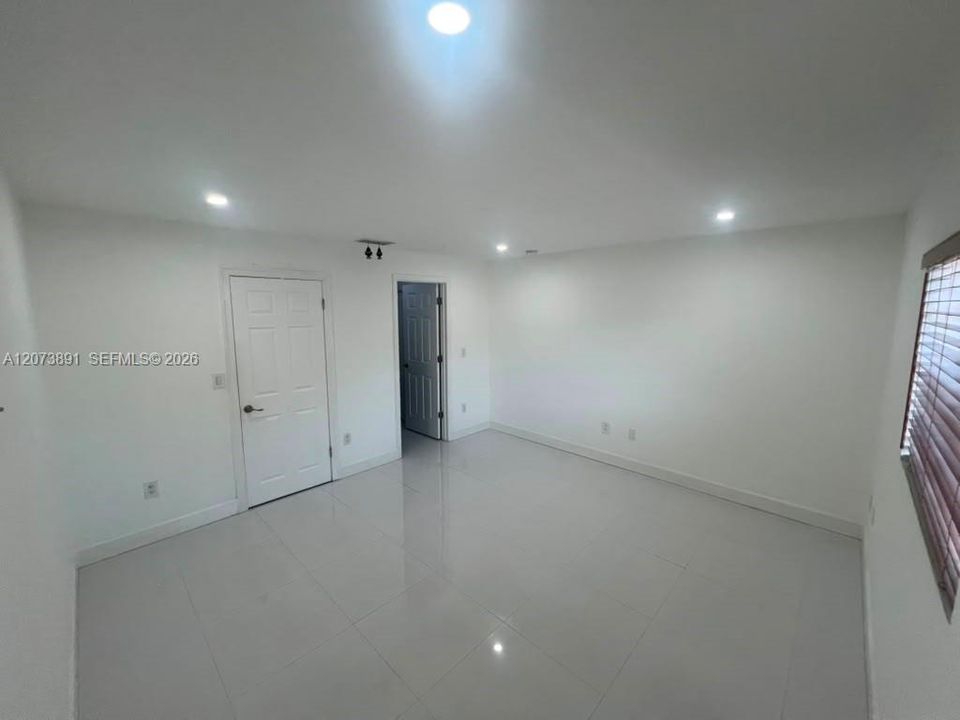 For Rent: $2,450 (2 beds, 2 baths, 1210 Square Feet)