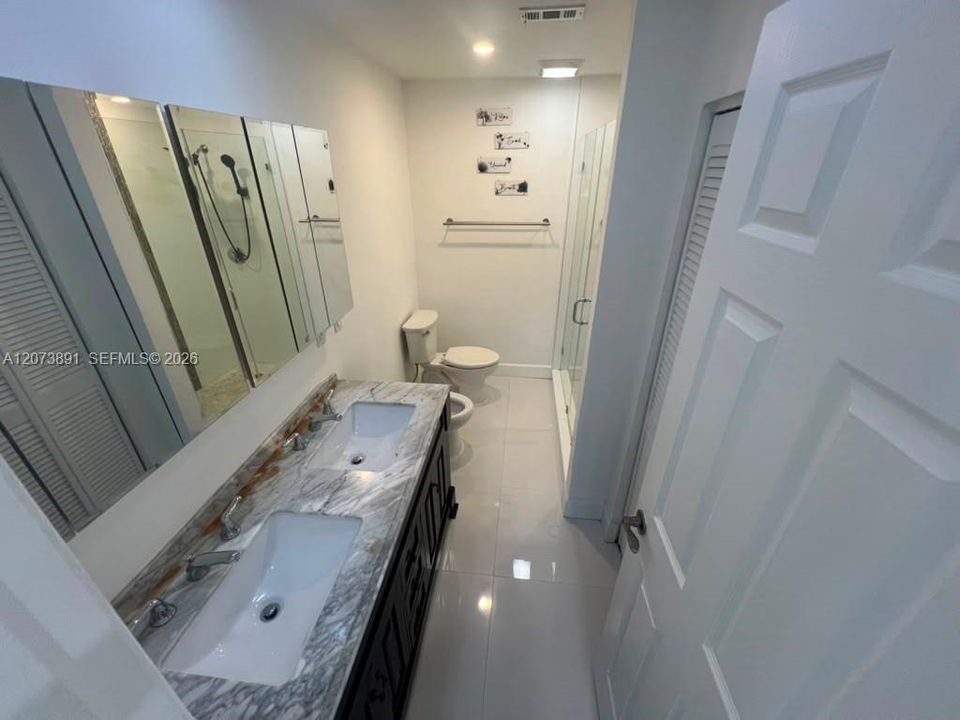 For Rent: $2,450 (2 beds, 2 baths, 1210 Square Feet)