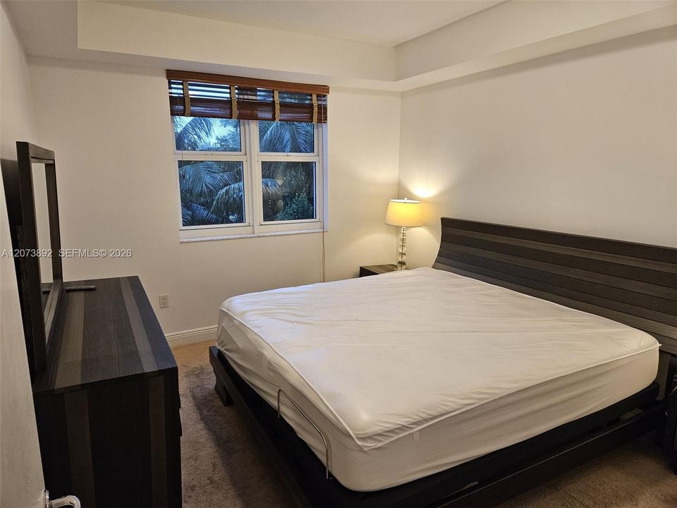 For Rent: $2,500 (1 beds, 1 baths, 914 Square Feet)