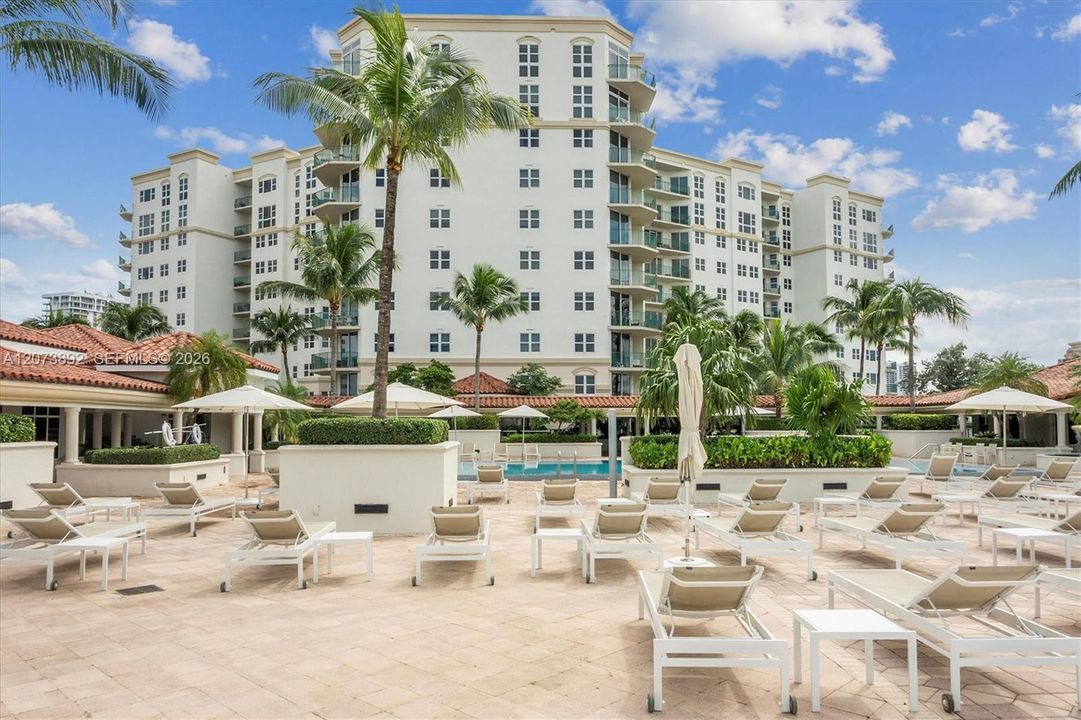 For Rent: $2,500 (1 beds, 1 baths, 914 Square Feet)