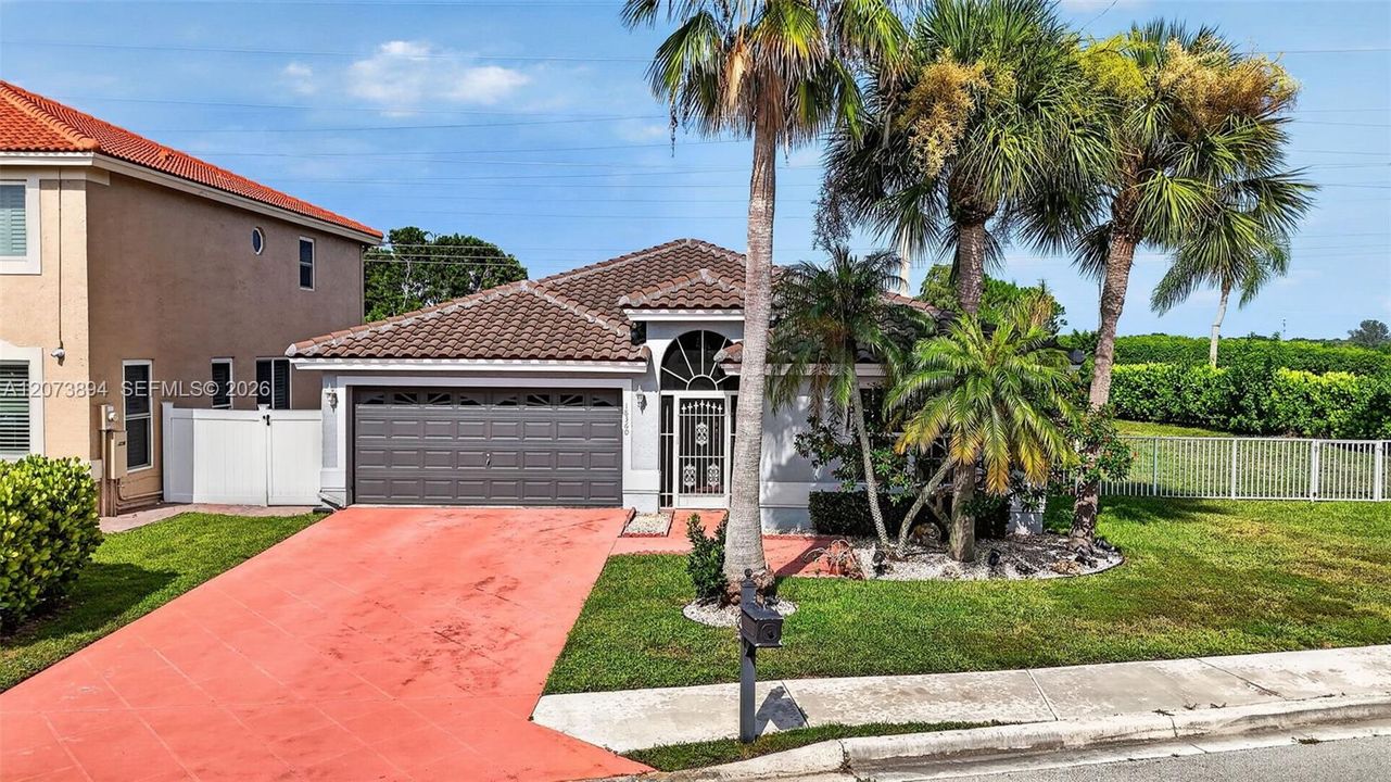 En Venta: $565,000 (3 camas, 2 baños, 1864 Pies cuadrados)