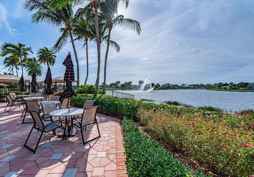 dine by the lake too