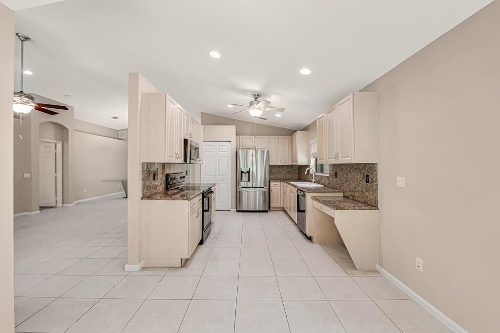 granite kitchen