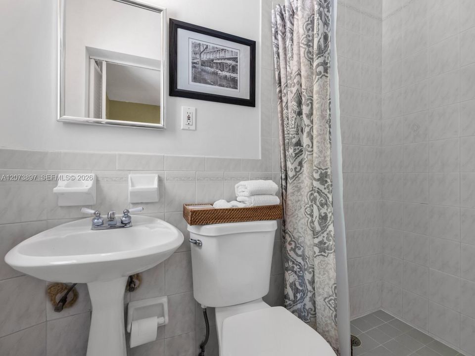 En-suite Bath for Bedroom #2