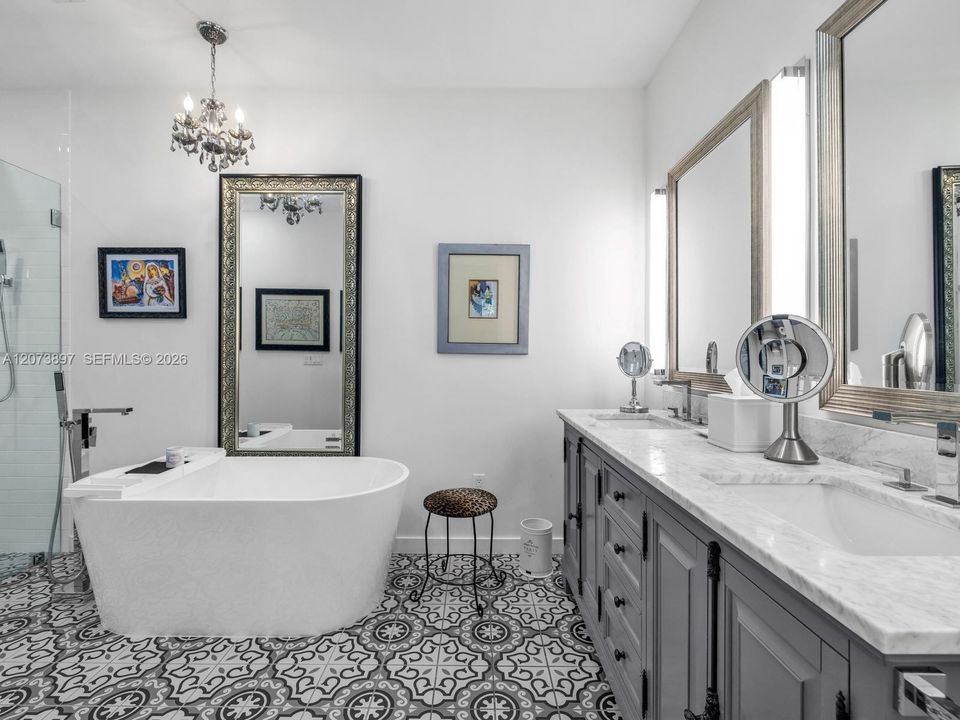Primary En-suite Bath