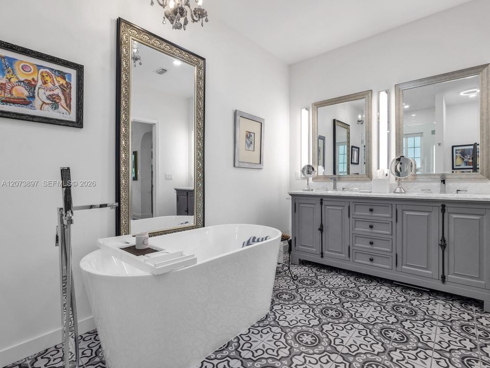 For Sale: $2,499,000 (3 beds, 3 baths, 3224 Square Feet)