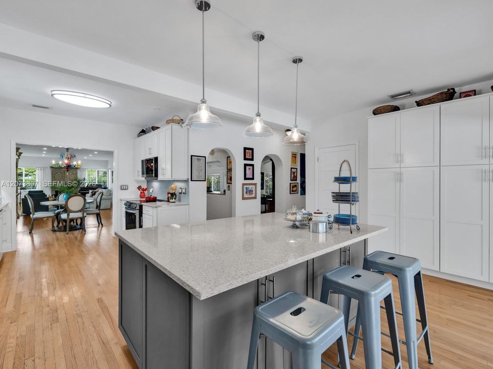 For Sale: $2,499,000 (3 beds, 3 baths, 3224 Square Feet)
