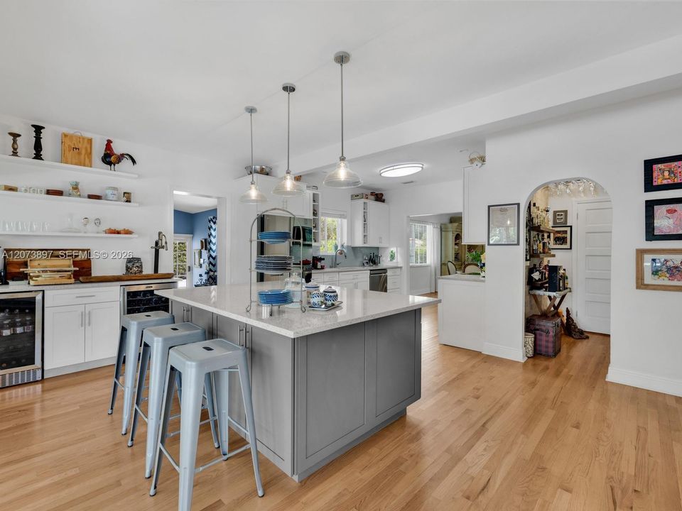 Kitchen Eat-in Island