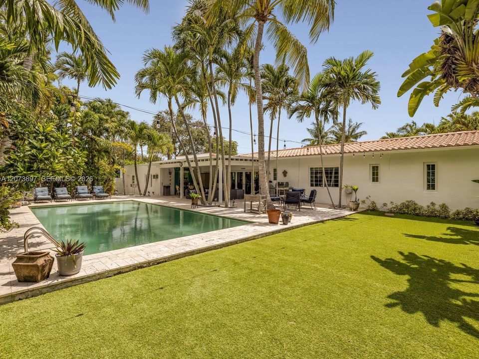 For Sale: $2,499,000 (3 beds, 3 baths, 3224 Square Feet)