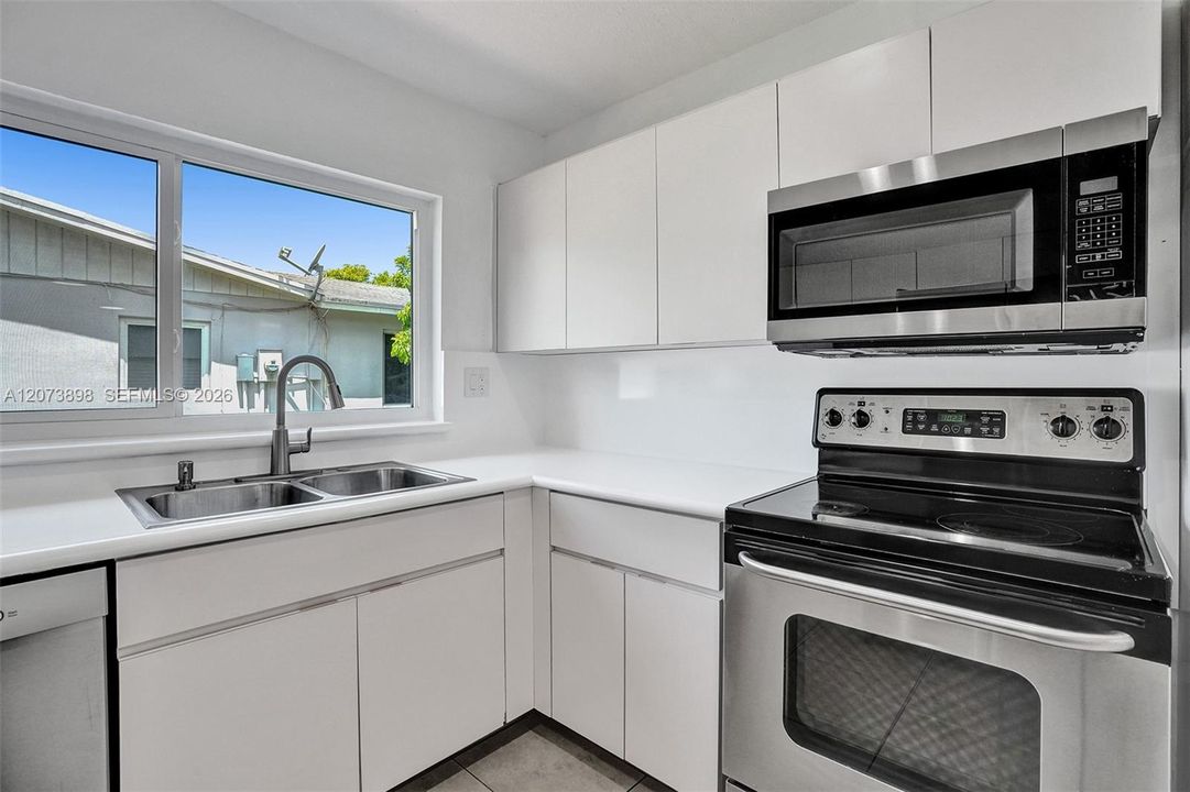 For Sale: $1,200,000 (7 beds, 4 baths, 3420 Square Feet)