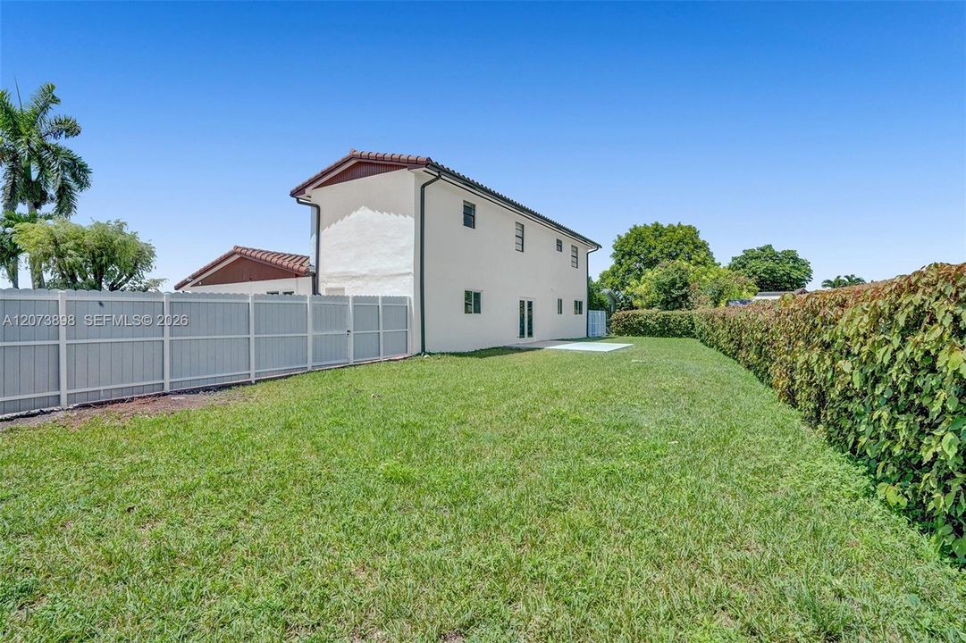 For Sale: $1,200,000 (7 beds, 4 baths, 3420 Square Feet)