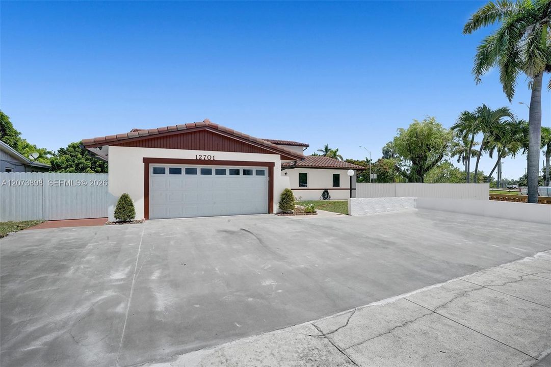 For Sale: $1,200,000 (7 beds, 4 baths, 3420 Square Feet)