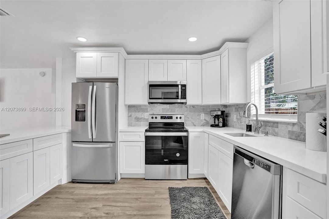 For Sale: $498,500 (2 beds, 1 baths, 841 Square Feet)