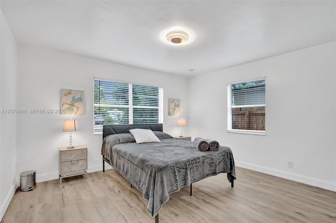 For Sale: $498,500 (2 beds, 1 baths, 841 Square Feet)