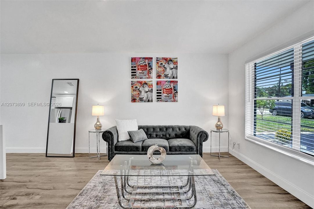For Sale: $498,500 (2 beds, 1 baths, 841 Square Feet)