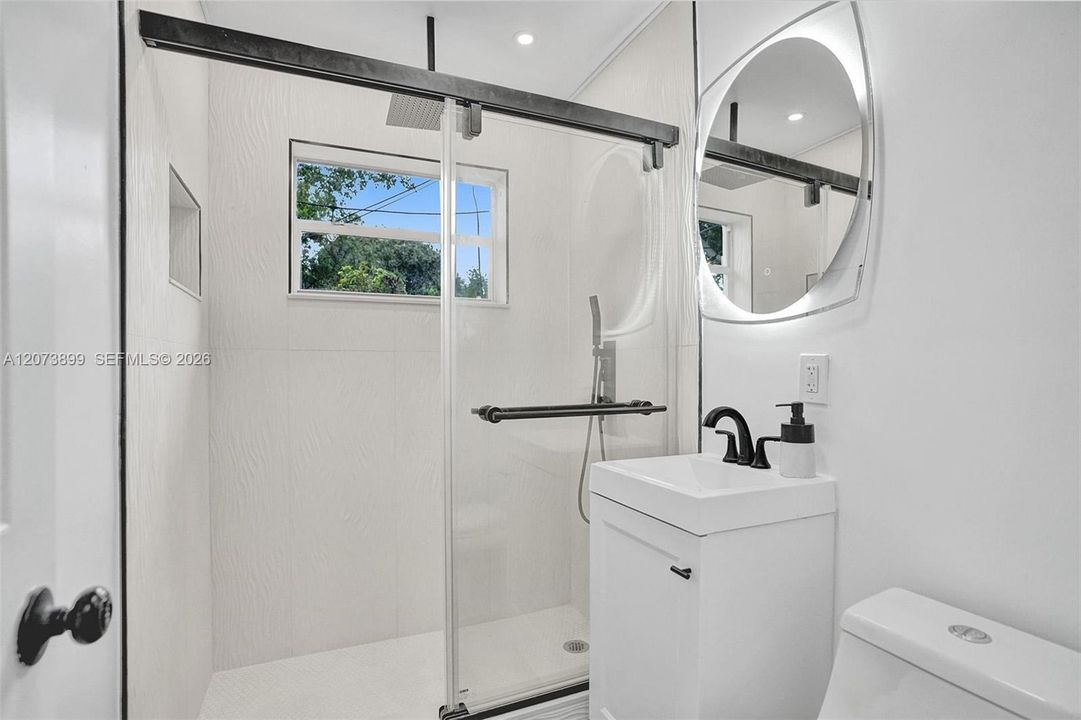 For Sale: $498,500 (2 beds, 1 baths, 841 Square Feet)