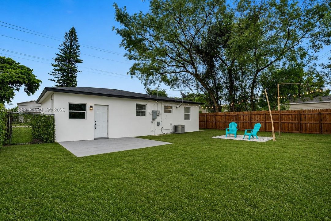 For Sale: $498,500 (2 beds, 1 baths, 841 Square Feet)