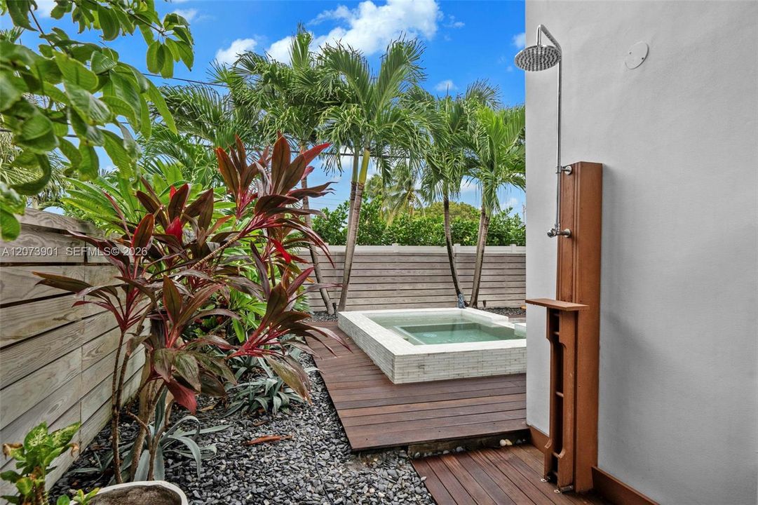 For Sale: $3,189,000 (4 beds, 4 baths, 2509 Square Feet)