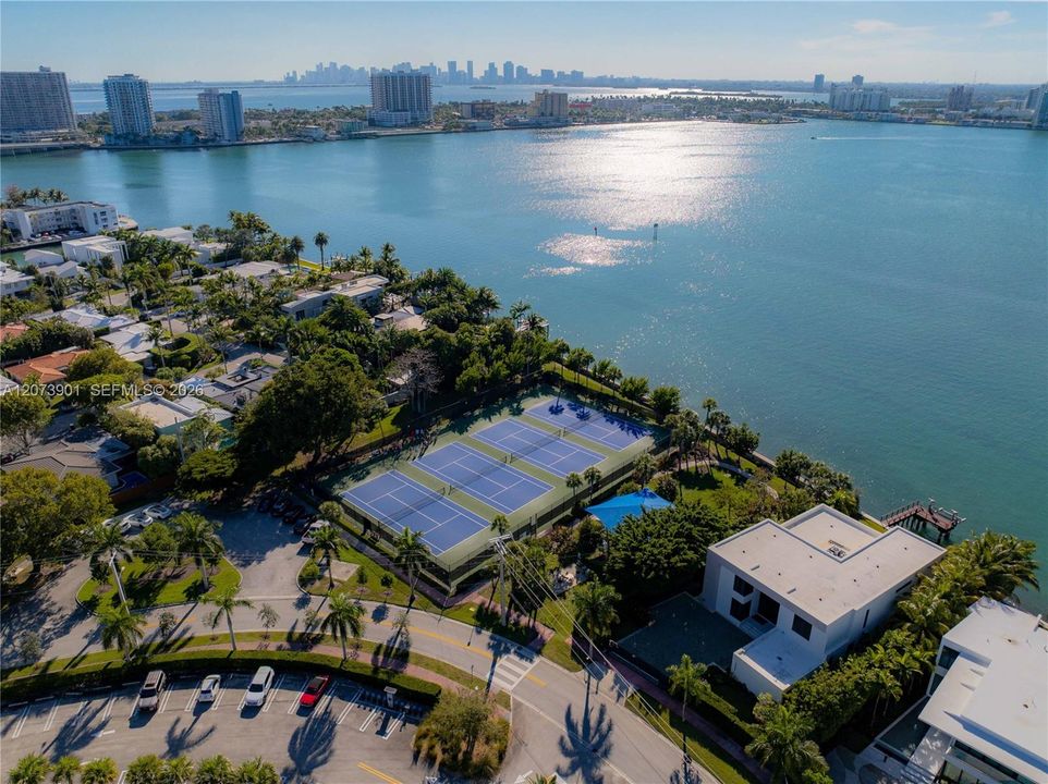For Sale: $3,189,000 (4 beds, 4 baths, 2509 Square Feet)