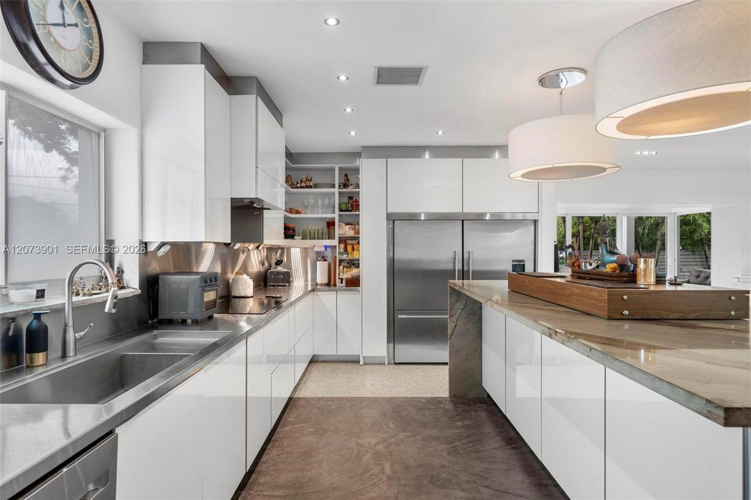 For Sale: $3,189,000 (4 beds, 4 baths, 2509 Square Feet)