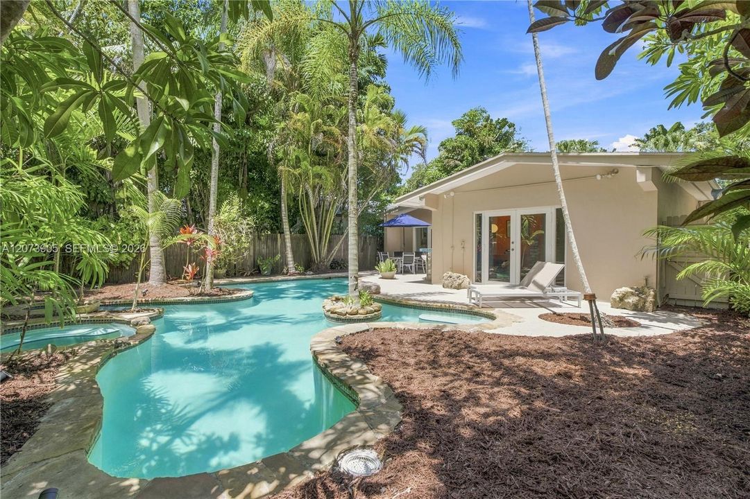 For Sale: $2,590,000 (4 beds, 4 baths, 2787 Square Feet)