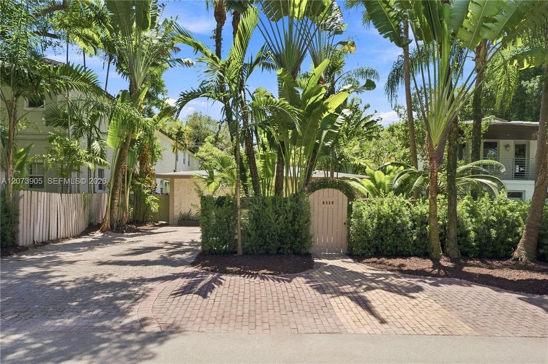 For Sale: $2,590,000 (4 beds, 4 baths, 2787 Square Feet)