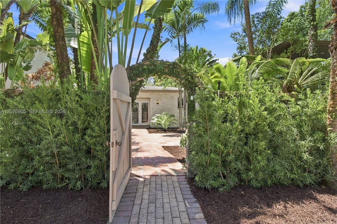 For Sale: $2,590,000 (4 beds, 4 baths, 2787 Square Feet)