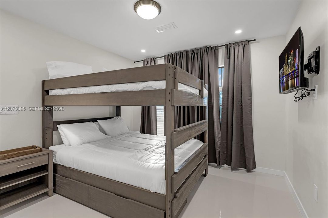 For Rent: $4,150 (4 beds, 2 baths, 2150 Square Feet)