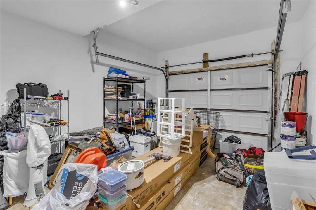 Под контрактом: $675,000 (4 спален, 3 ванн, 1892 Квадратных фут)