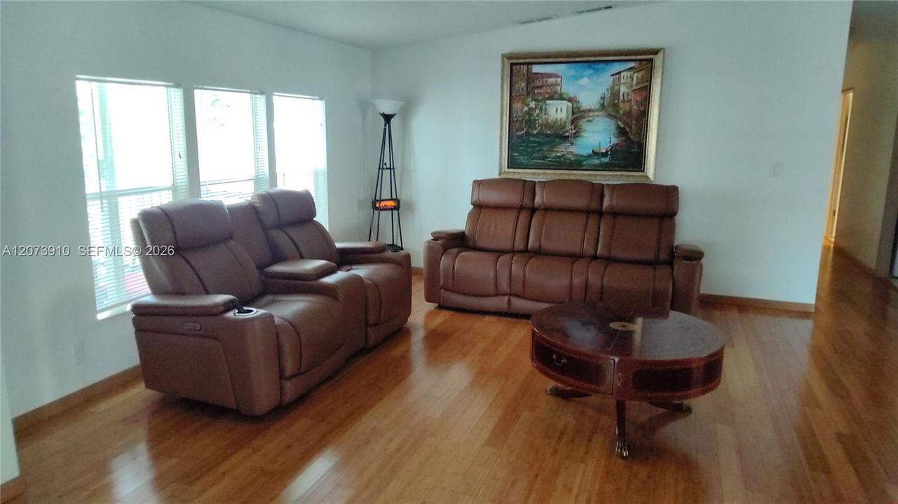 For Sale: $275,000 (3 beds, 2 baths, 1690 Square Feet)