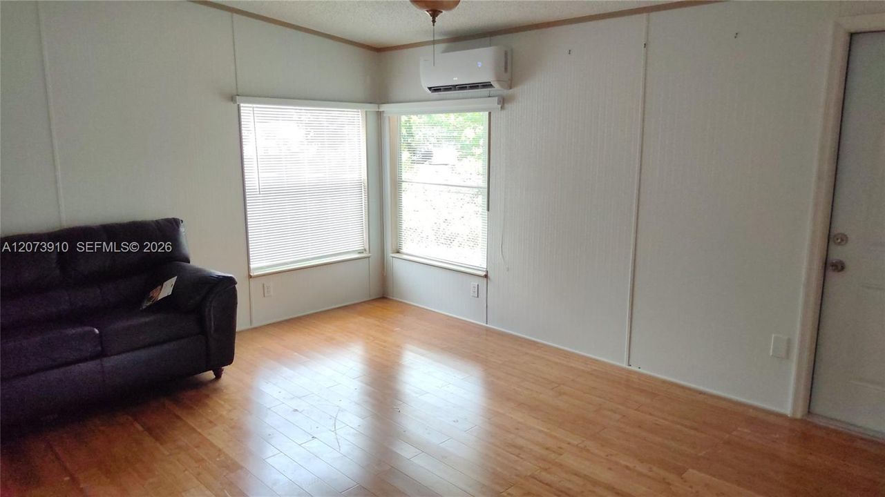 For Sale: $275,000 (3 beds, 2 baths, 1690 Square Feet)