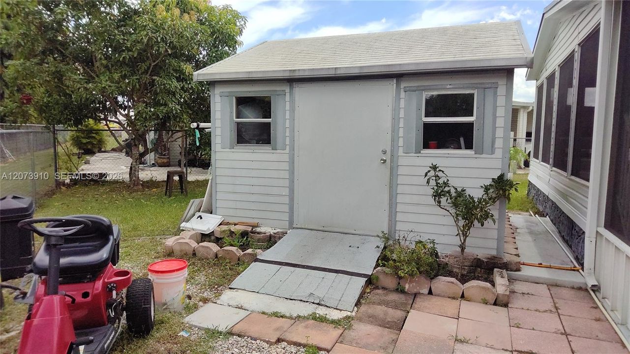 For Sale: $275,000 (3 beds, 2 baths, 1690 Square Feet)