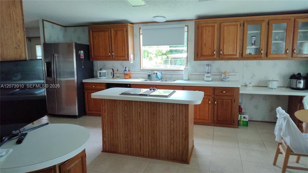 For Sale: $275,000 (3 beds, 2 baths, 1690 Square Feet)