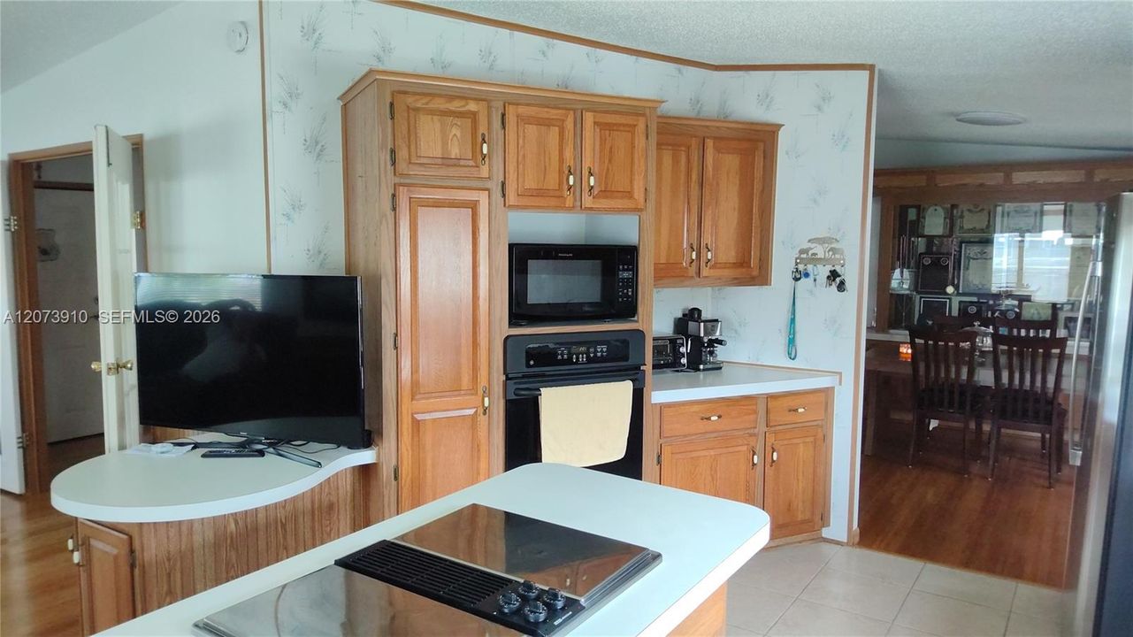 For Sale: $275,000 (3 beds, 2 baths, 1690 Square Feet)