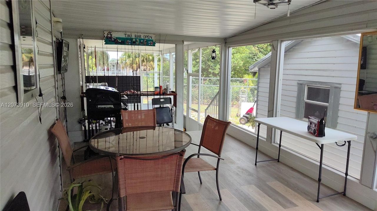 For Sale: $275,000 (3 beds, 2 baths, 1690 Square Feet)