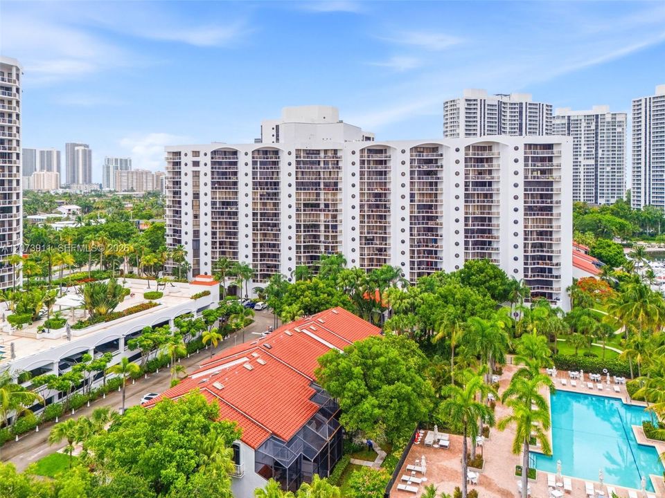 For Rent: $3,500 (2 beds, 2 baths, 1068 Square Feet)